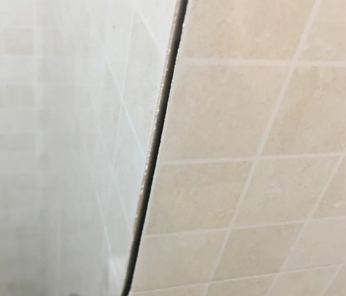 邻水瓷砖空鼓维修公司分享阳台瓷砖脱落的修复过程可以分为以下几个步骤
